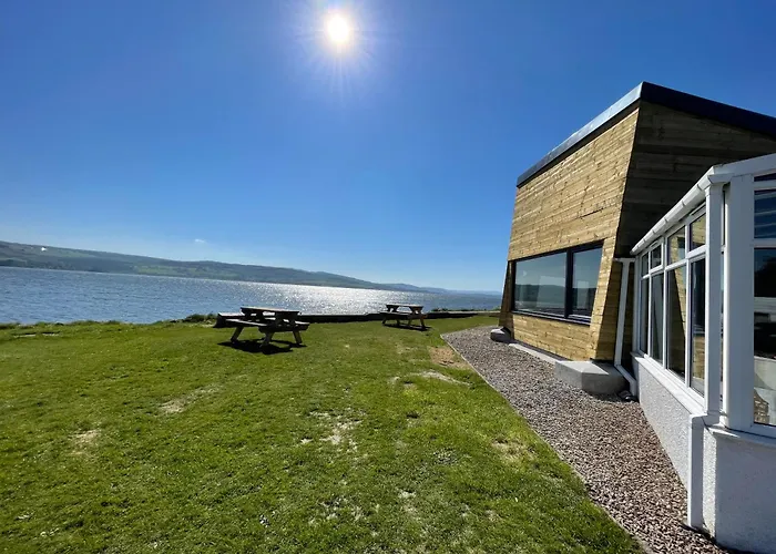 Spacious Sea View Home 5 Miles From Inverness