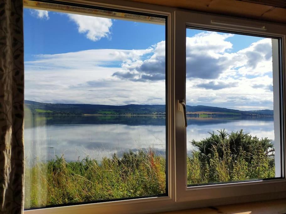 Spacious Sea View 5 Miles From Inverness *