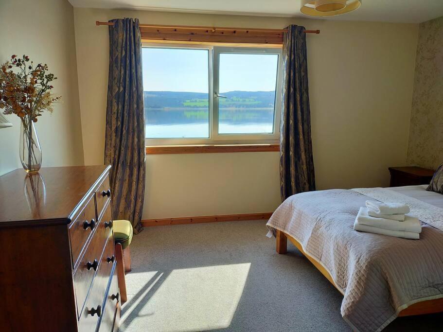 Spacious Sea View 5 Miles From Inverness Holiday home *
